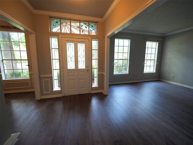 Foto del edificio - 15122 Greenleaf Ln