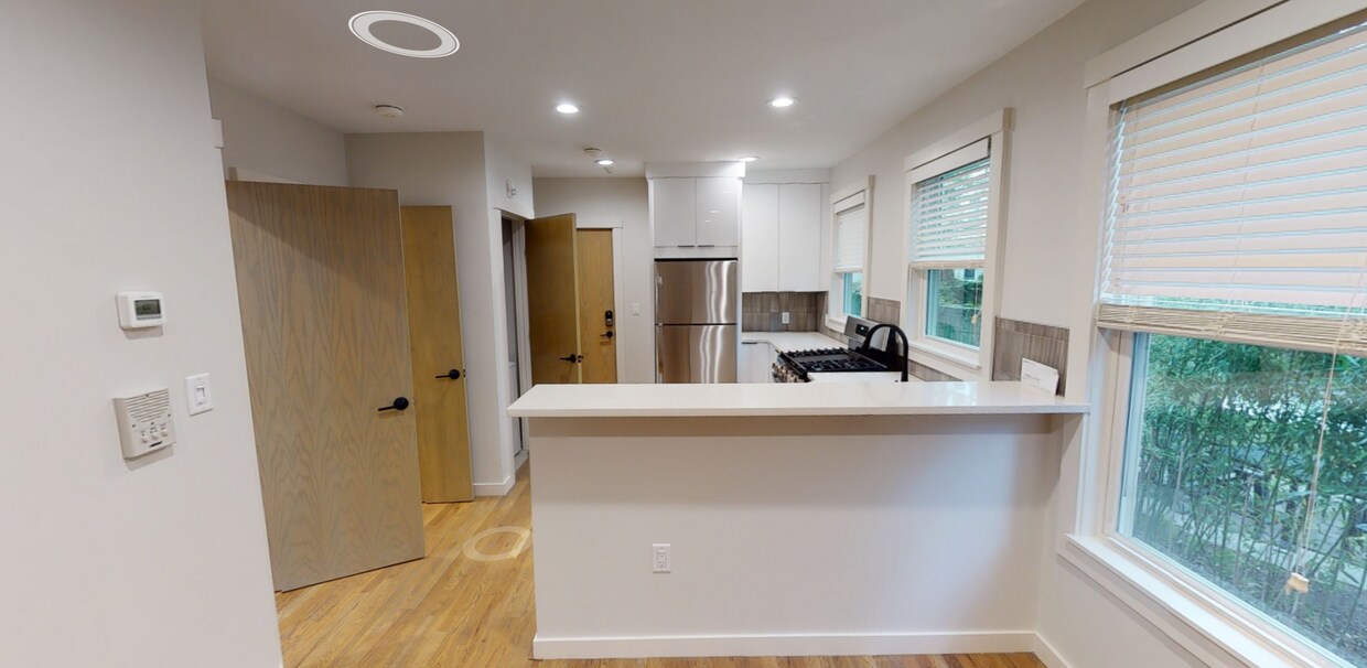 Building Photo - 2 Belvedere Pl