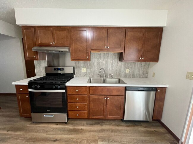 Building Photo - 519-F S Silverwood Lane