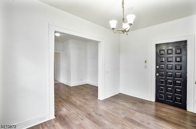 Building Photo - 625 Jackson Ave