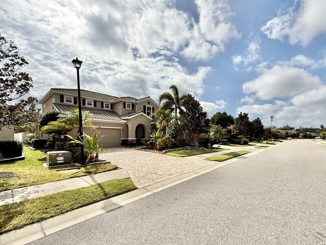 Building Photo - 2948 Oriole Dr