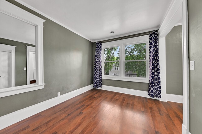 Foto del edificio - 2478 N Bartlett Ave