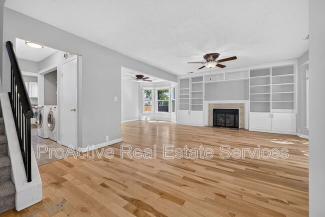 Foto del edificio - 1316 Llewellyn Ave