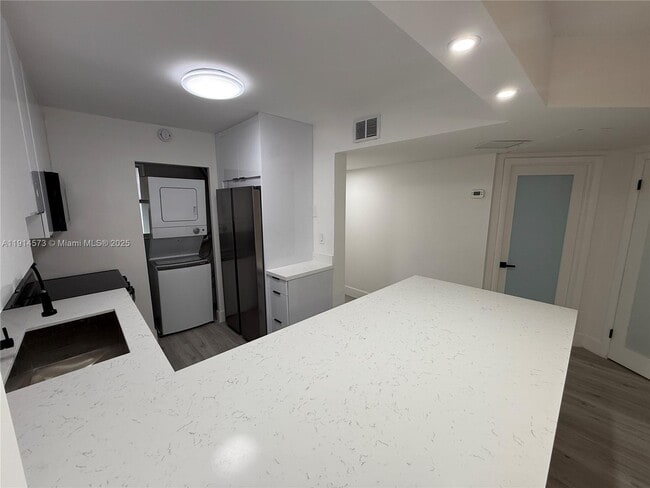 Building Photo - 7901 S Colony Cir