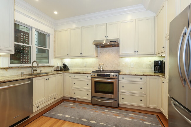 Kitchen - 127 Steiner St