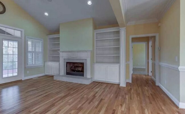 Foto del edificio - Spacious 4 bed home in desirable Snug Harbor!