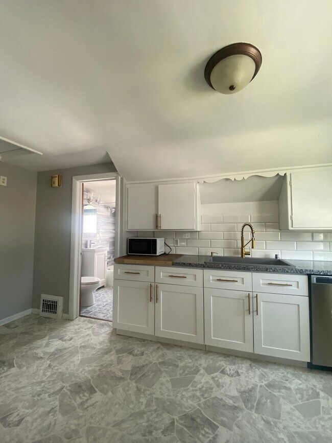 Building Photo - 3618 E Edgerton Ave
