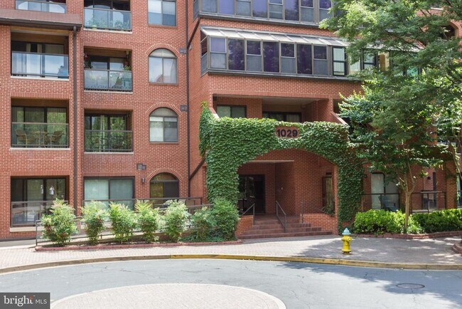 Foto del edificio - 1029 N Stuart St