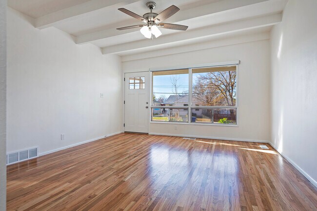 Viviendo a la altura 1 - 2723 S Melbourne St