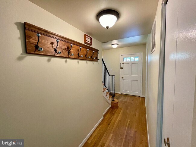 Building Photo - 1856 Golf View Ct