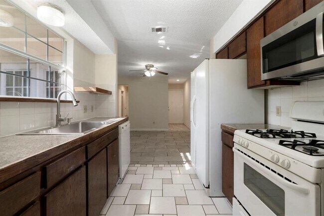 Foto del edificio - 7703 Peaceful Hill Ln