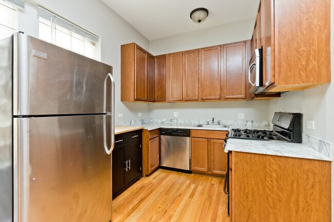 Building Photo - 2109 W Warner Ave