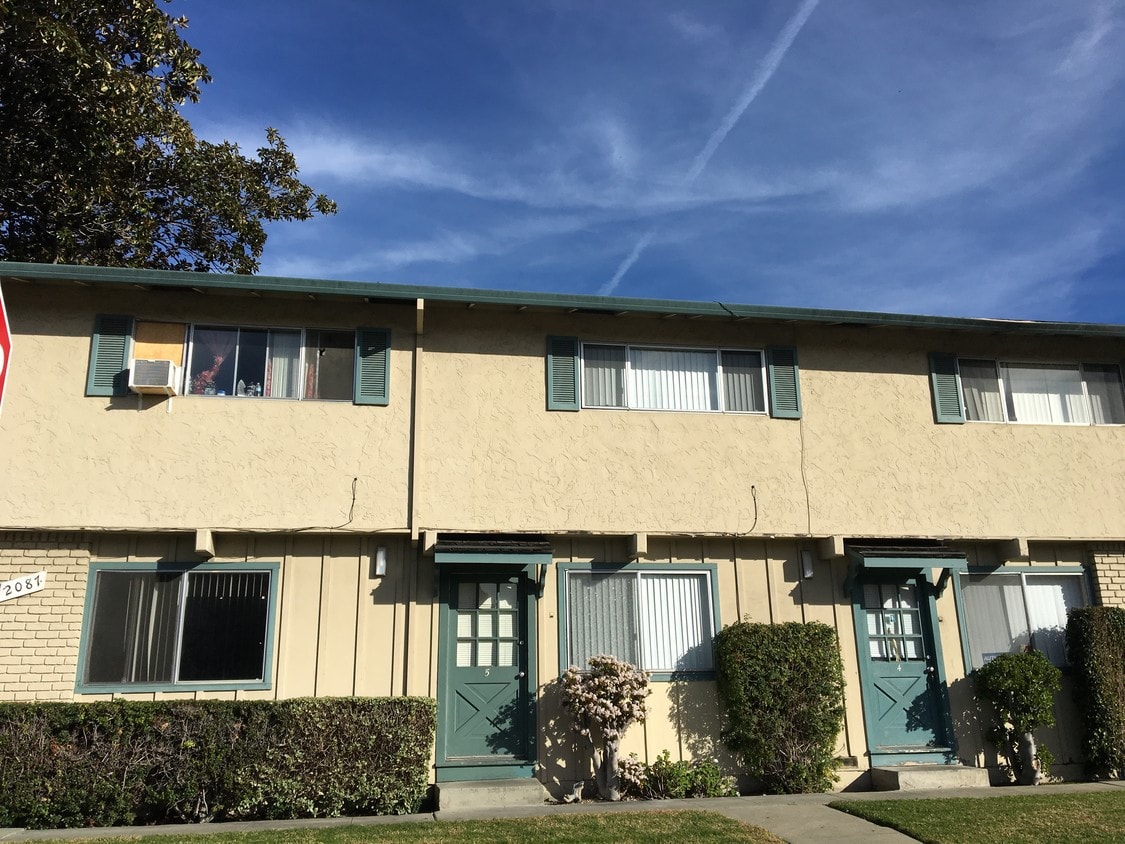 Primary Photo - 2087 Sahara Way Apartments