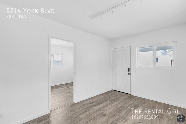 Foto del edificio - 5214 York Blvd