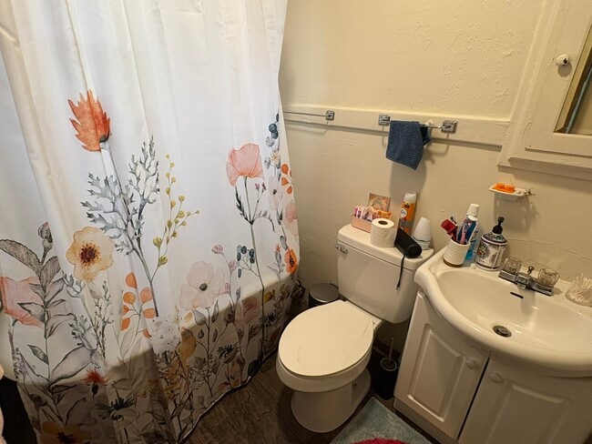 Building Photo - 308 N Dubuque St