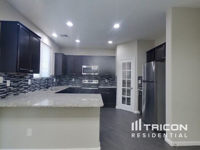 Building Photo - 1420 S Ponderosa Dr