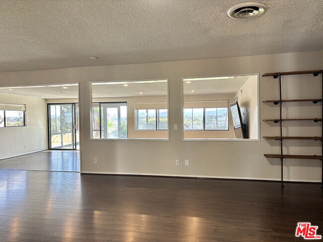 Foto del edificio - 16312 Itasca St