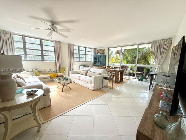 Foto del edificio - 800 West Dr