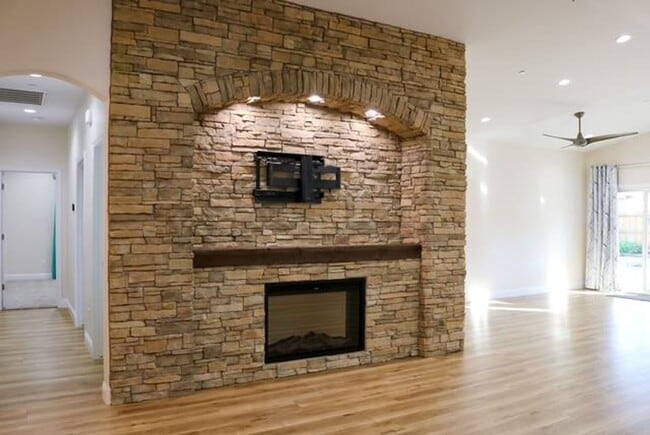 Building Photo - Newly Built 4/3 with Pool