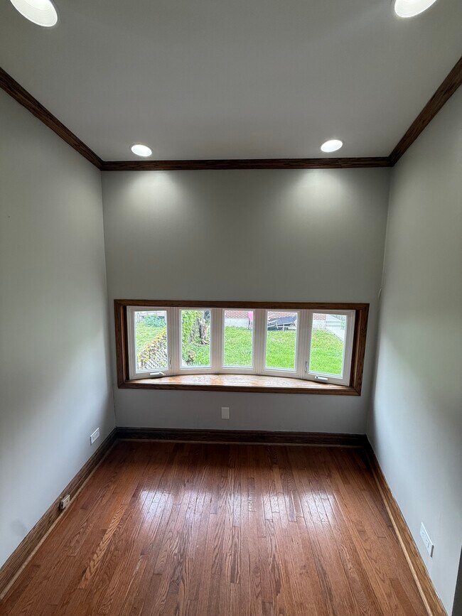 Foto del edificio - 2034 N Sawyer Ave