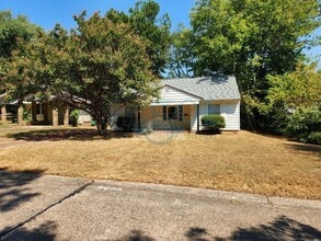 Building Photo - 3402 Lilac Terrace