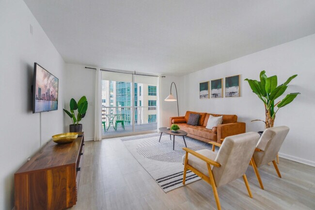 Foto del edificio - 1 SE 12th St