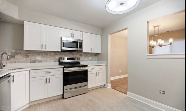 Building Photo - 1002 Castilian Ct