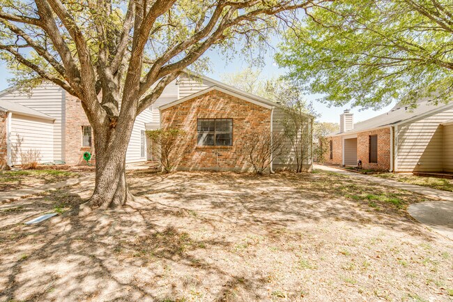 Building Photo - 2523 Cross Timbers Dr