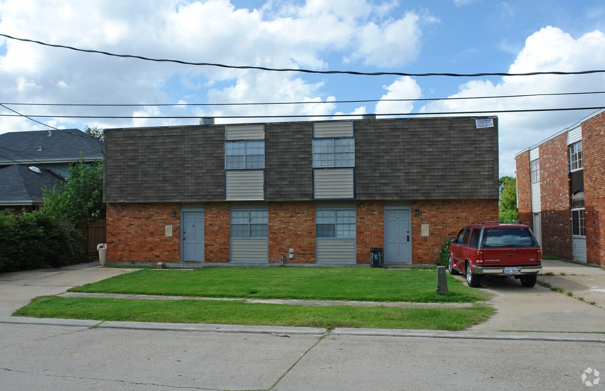 Building Photo - 3711 Rockford Hts