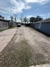 Building Photo - 13809 Hershe St