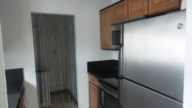 Building Photo - 305 Ridge Blvd