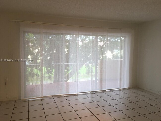 Building Photo - 9375 Fontainebleau Blvd