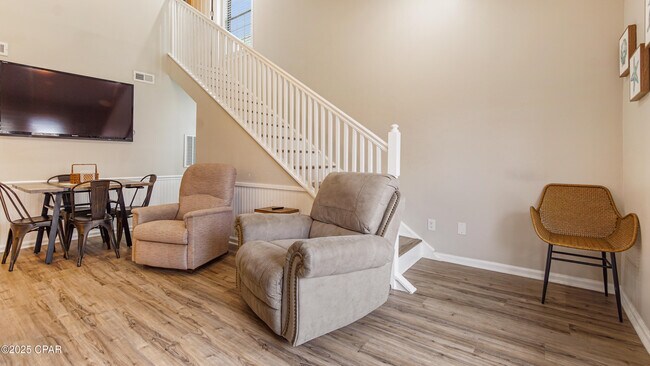 Foto del edificio - 17462 Front Beach Rd