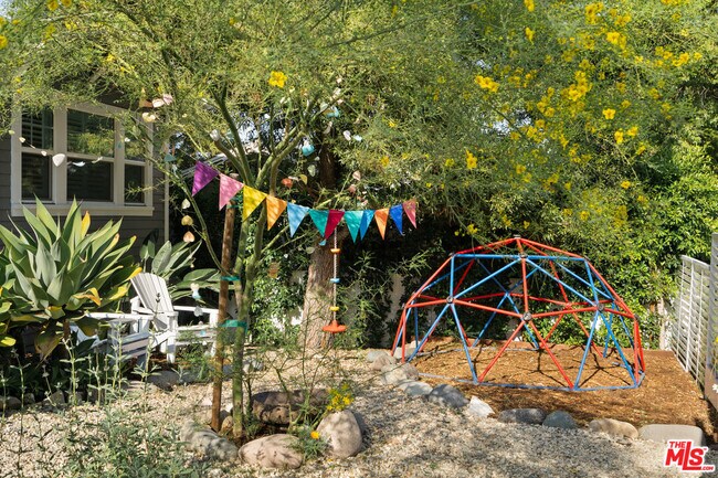 Building Photo - 6031 Mesa Ave