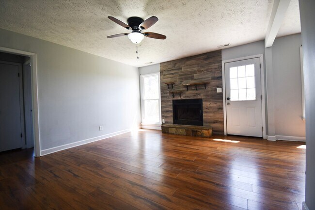 Foto del edificio - Coming Soon: 3 Bedroom, 2 Bathroom Home (NO PETS)