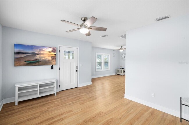 Foto del edificio - 2606 W Henry Ave