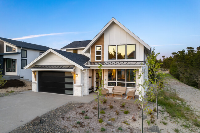 Building Photo - 528 Meadows Dr