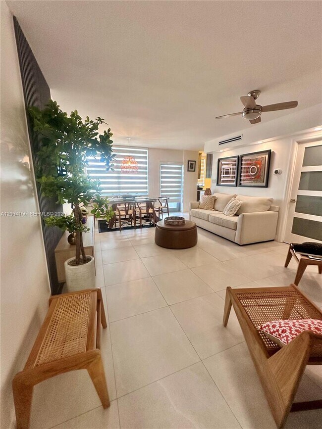 Foto del edificio - 9225 Collins Ave