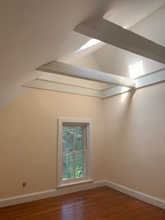 Building Photo - 552 South Ave