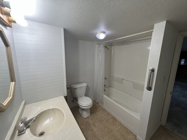 Foto del edificio - 140 N Pleasant Ave