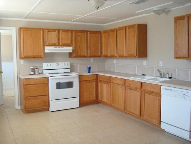 Building Photo - 103 Stevens St