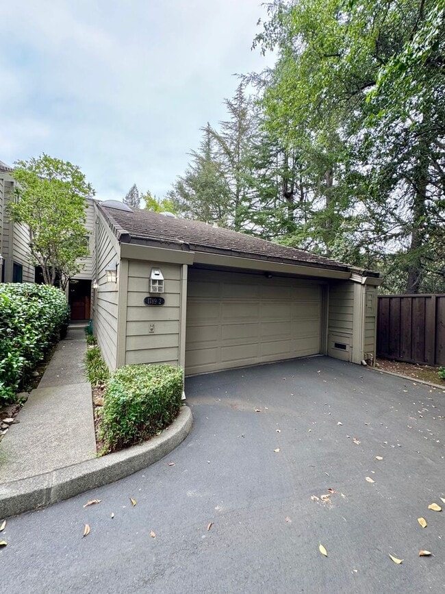 Building Photo - 2 Bedrooms, 2 Bathrooms, River Bend Condo,...
