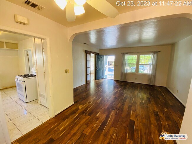 Foto del edificio - Large Lot in Elmhurst Area