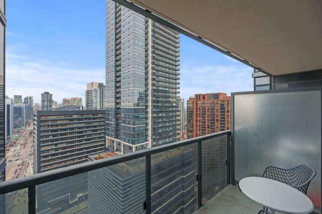 Photo du bâtiment - 4802 Yonge St