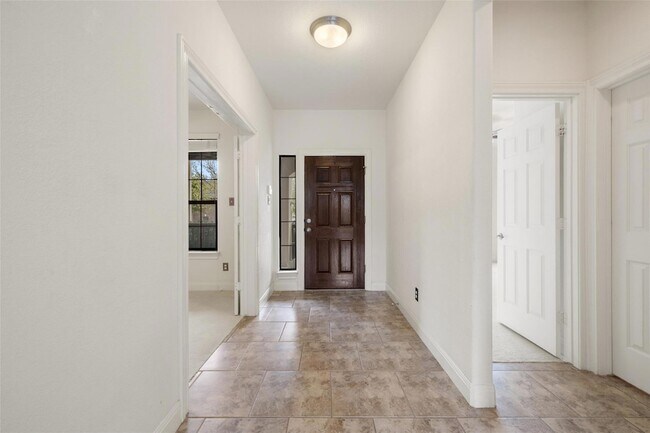 Foto del edificio - 107 Breakaway Rd