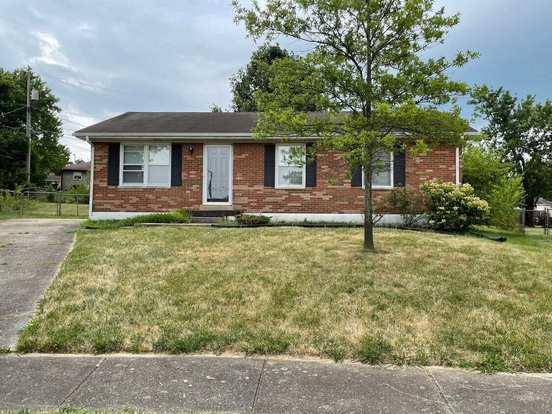 Primary Photo - 3 bedroom and 1 bath Ranch House