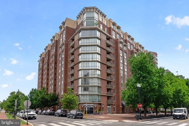 Foto del edificio - 1000 New Jersey Ave SE