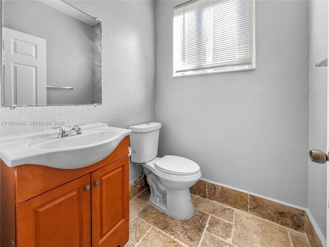 Building Photo - 1736 NE 9th Dr