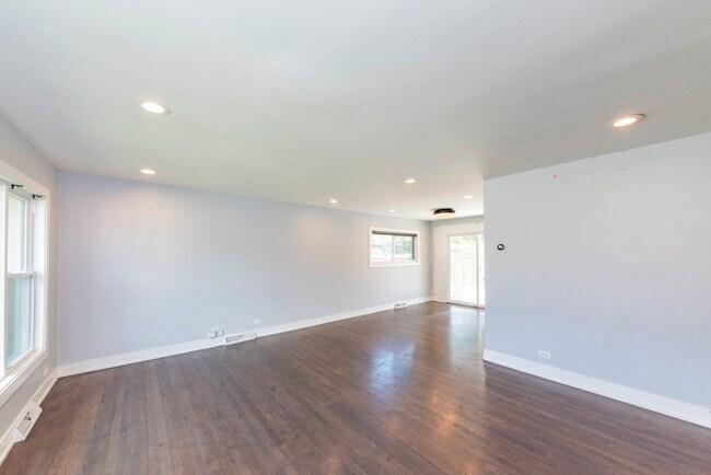 Foto del edificio - 738 Lavergne Ave