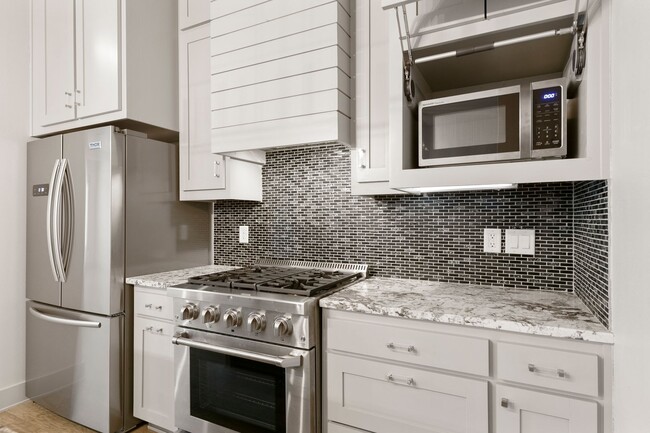 Building Photo - ***420 SW C Street***